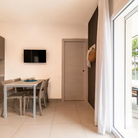 Iris Suite-6 By Interhome Apartman