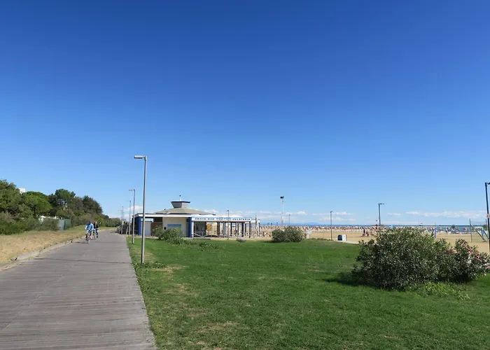 Iris Suite-6 By Interhome